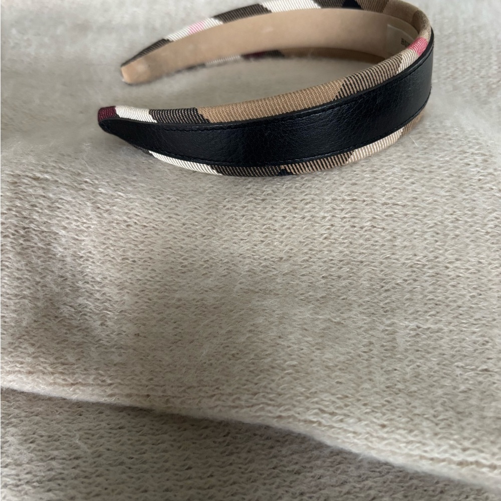 Burberry Black and Tan Hair Accessory Sleek Design